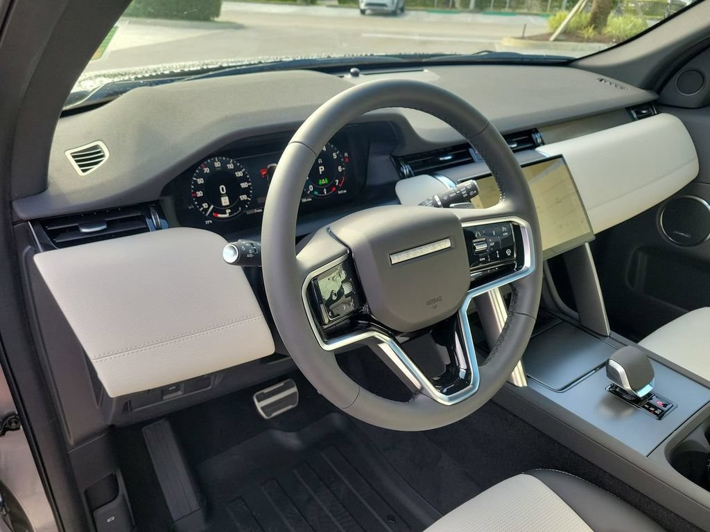 New 2025 Land Rover Discovery Sport Dynamic SE AWD/4WD image 25