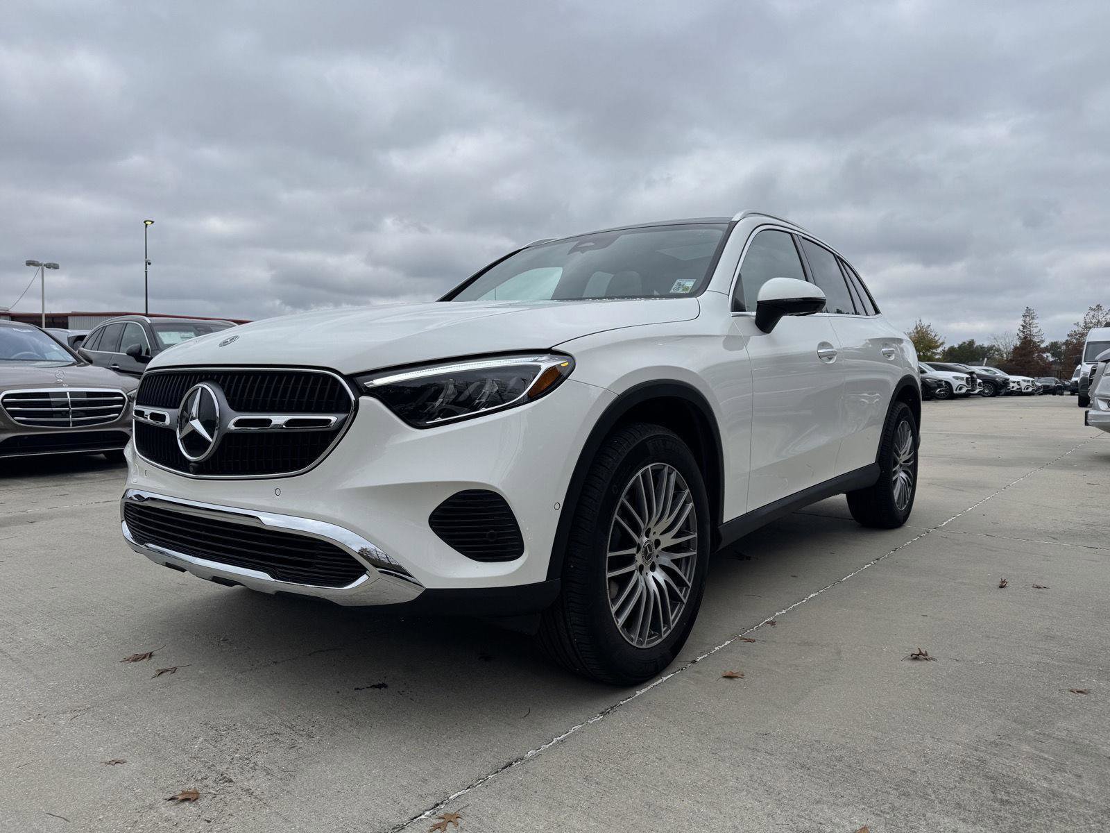 Certified 2025 Mercedes-Benz GLC 300 image 3