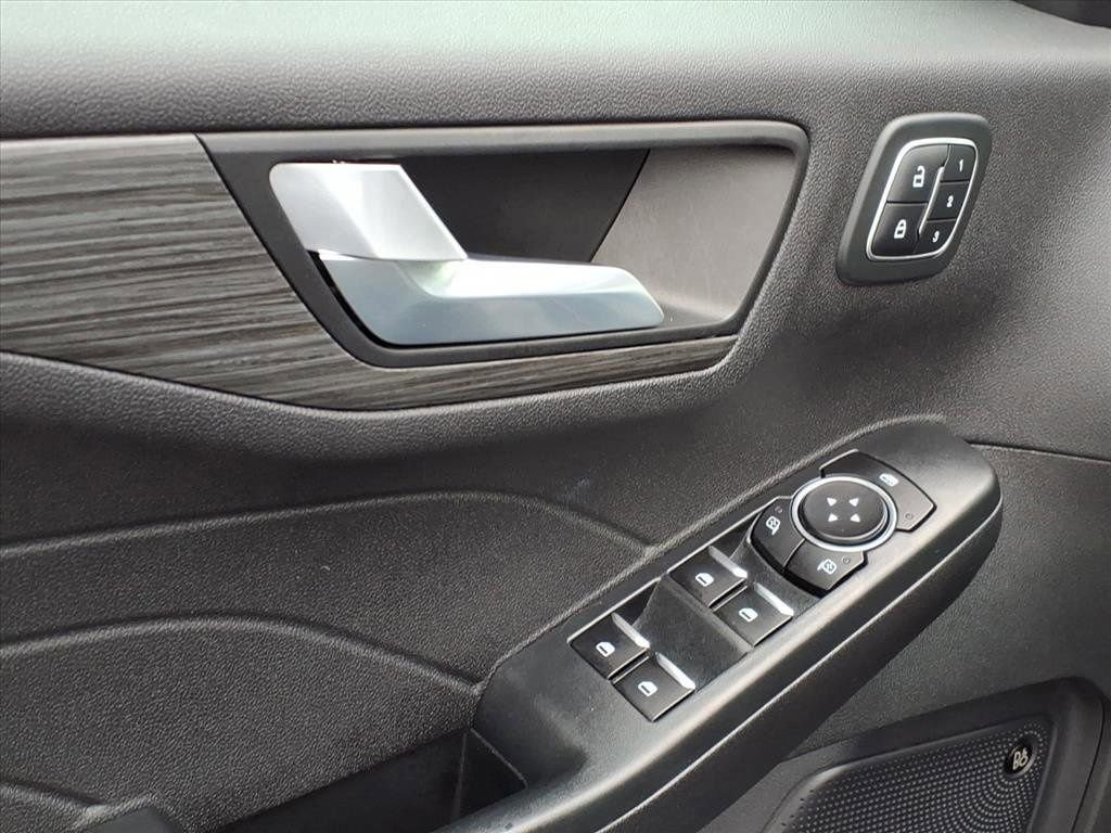 Certified 2023 Ford Escape Platinum w/ Premium Technology Package image 11