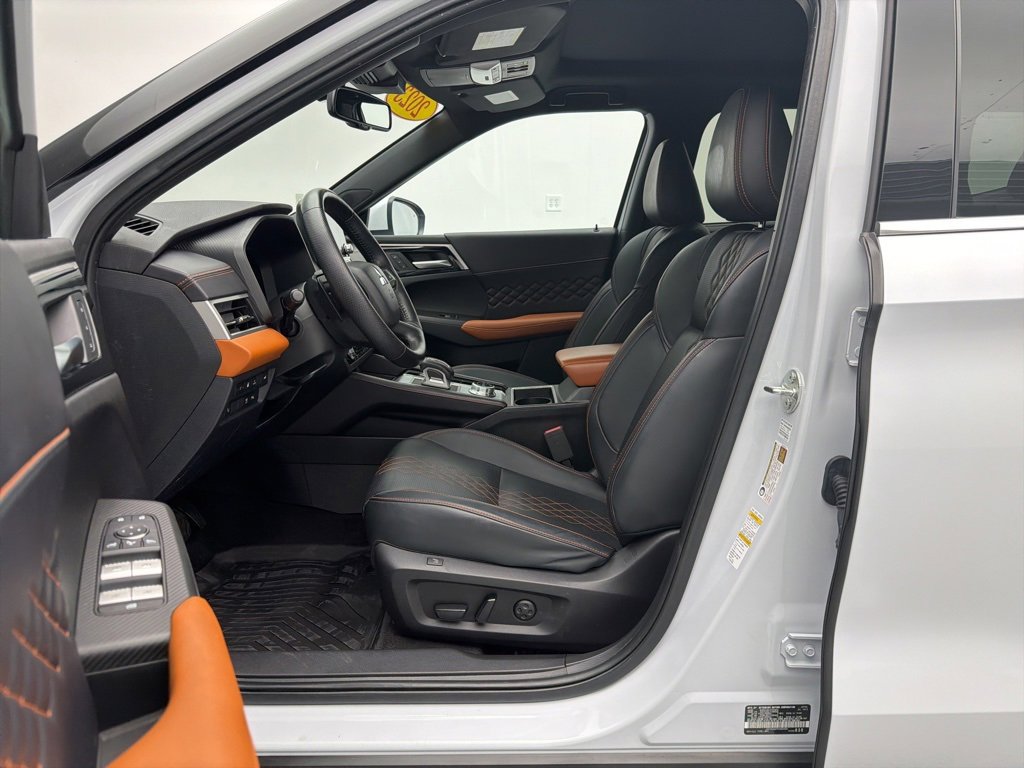 Used 2023 Mitsubishi Outlander SEL image 13