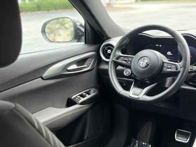 Used 2025 Alfa Romeo Tonale AWD/4WD image 35