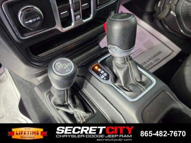Used 2023 Jeep Wrangler Unlimited Sahara AWD/4WD image 25