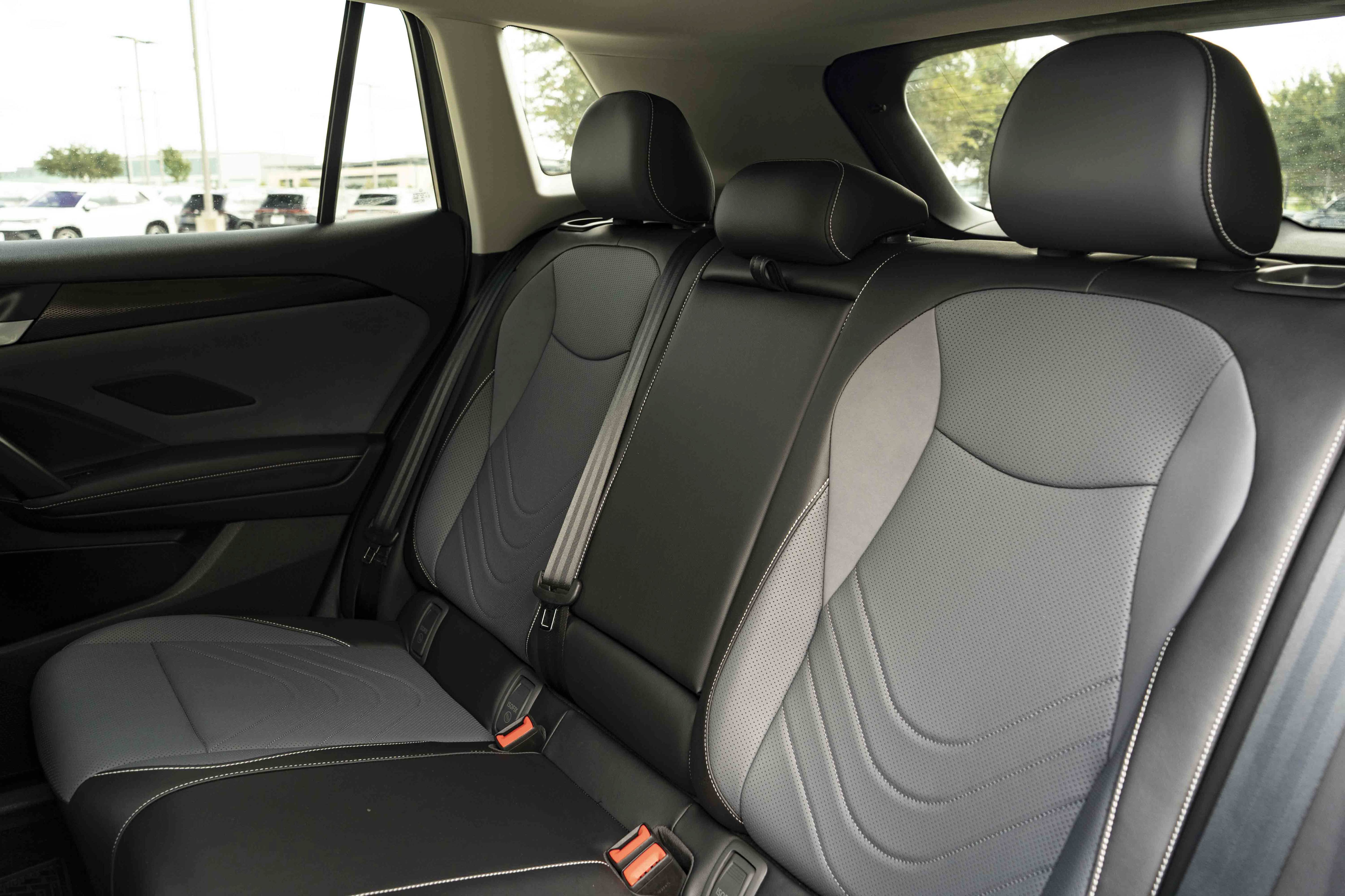 Certified 2026 Volkswagen Tiguan SE FWD image 17