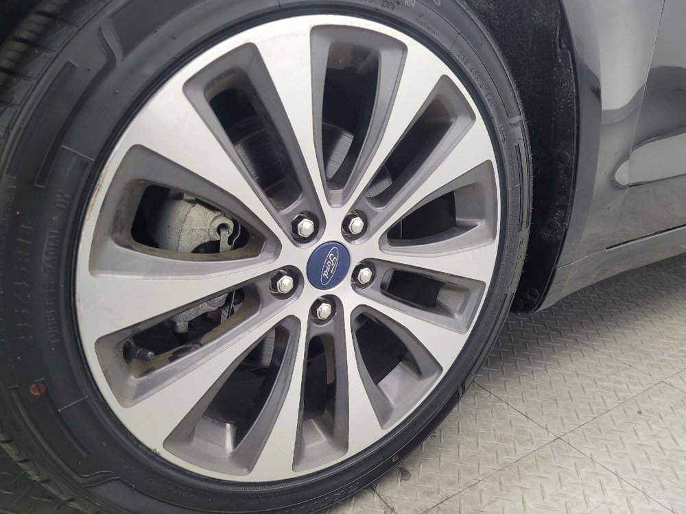 Used 2020 Ford Fusion SE image 31