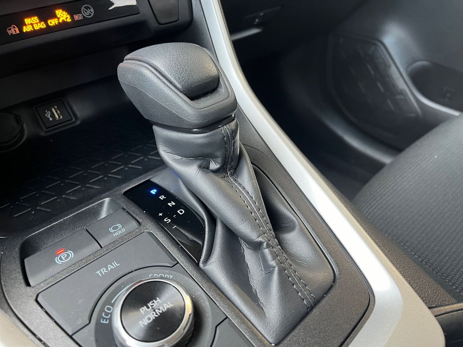 Used 2025 Toyota RAV4 LE image 41