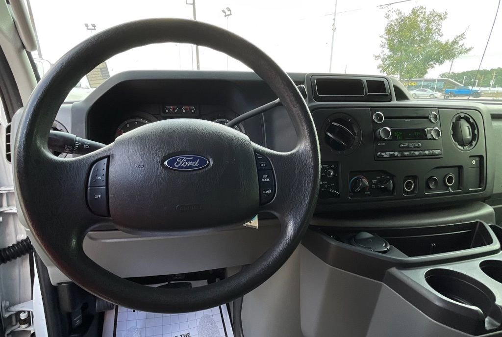 Used 2009 Ford E-350 and Econoline 350 XLT image 17