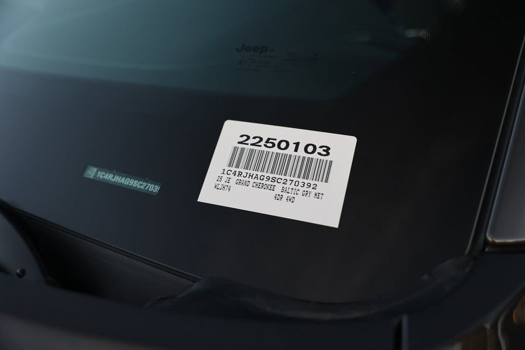 New 2025 Jeep Grand Cherokee Laredo X w/ Trailer Tow Package image 44