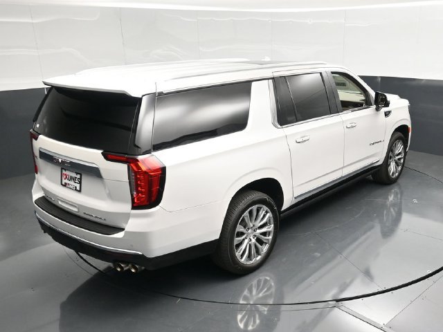 Used 2022 GMC Yukon XL Denali AWD/4WD image 47