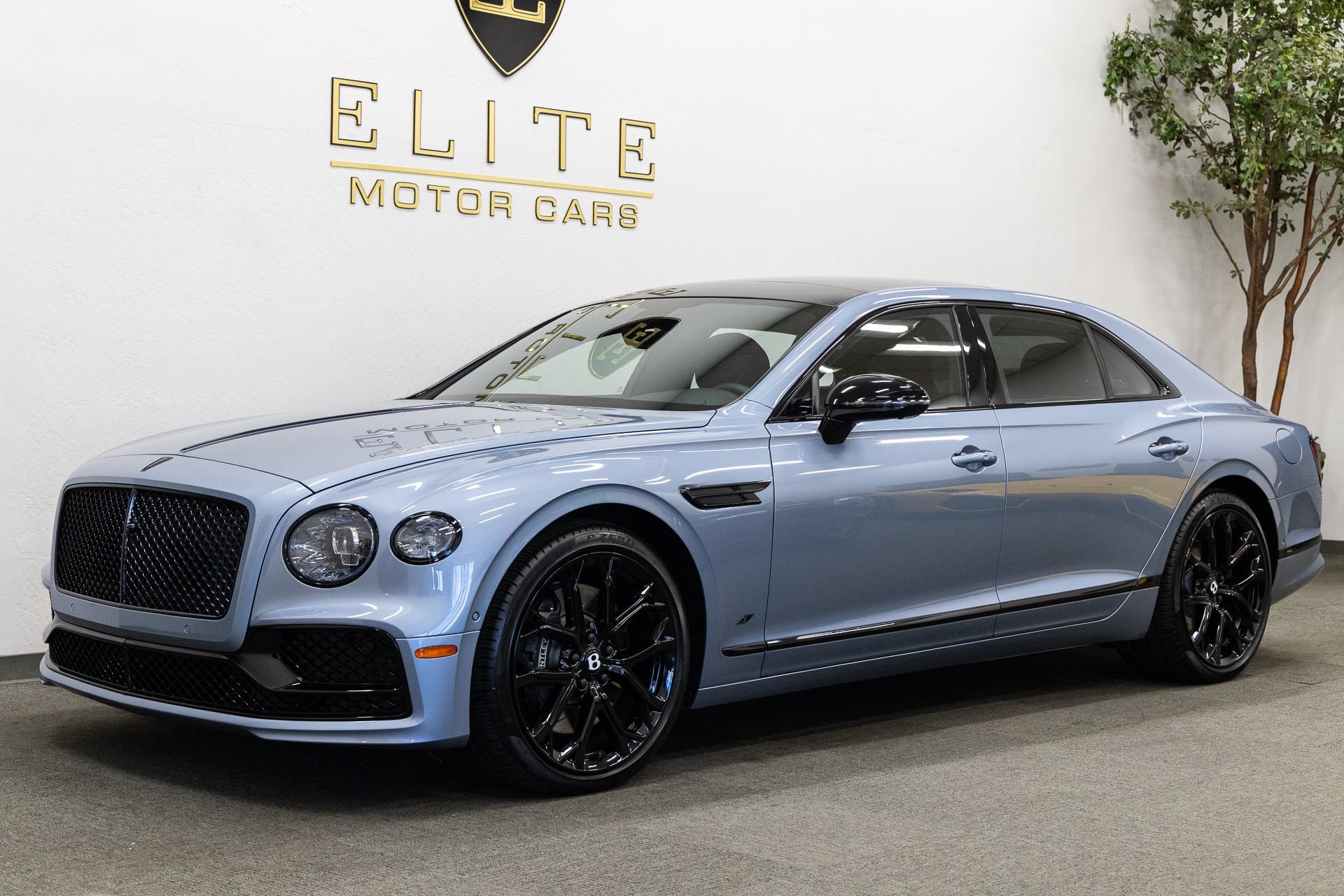 Used 2024 Bentley Flying Spur Plug-In Hybrid AWD/4WD image 1