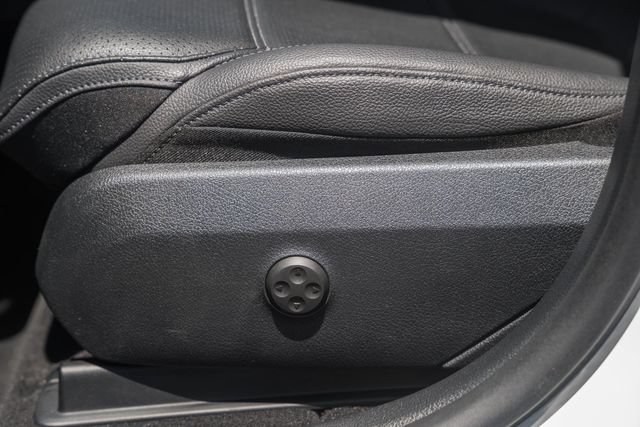 Certified 2025 Mercedes-Benz GLC 300 4MATIC w/ Driver Assistance Package image 34