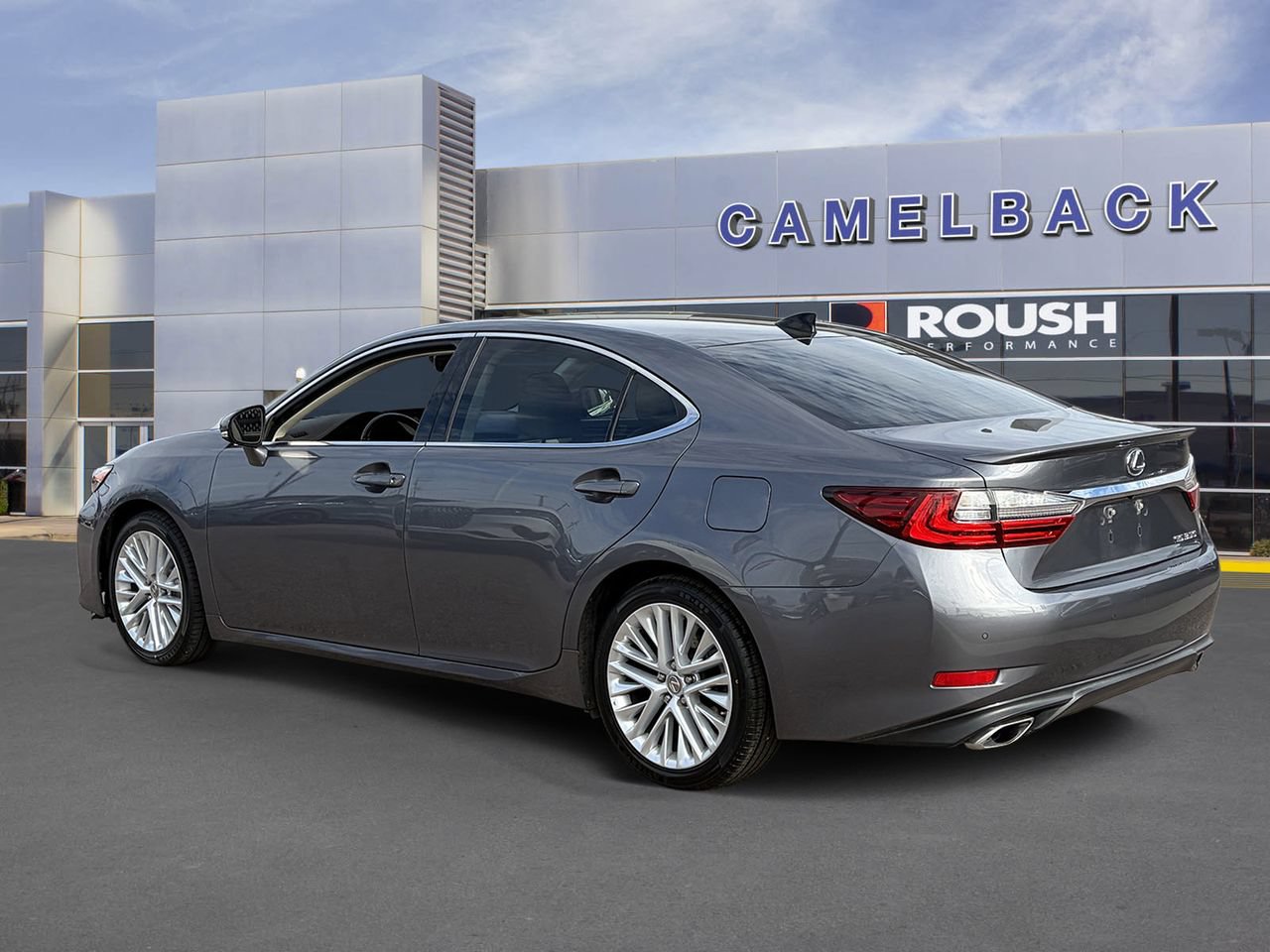 Used 2016 Lexus ES 350 w/ Luxury Package w/Wood Trim FWD image 4
