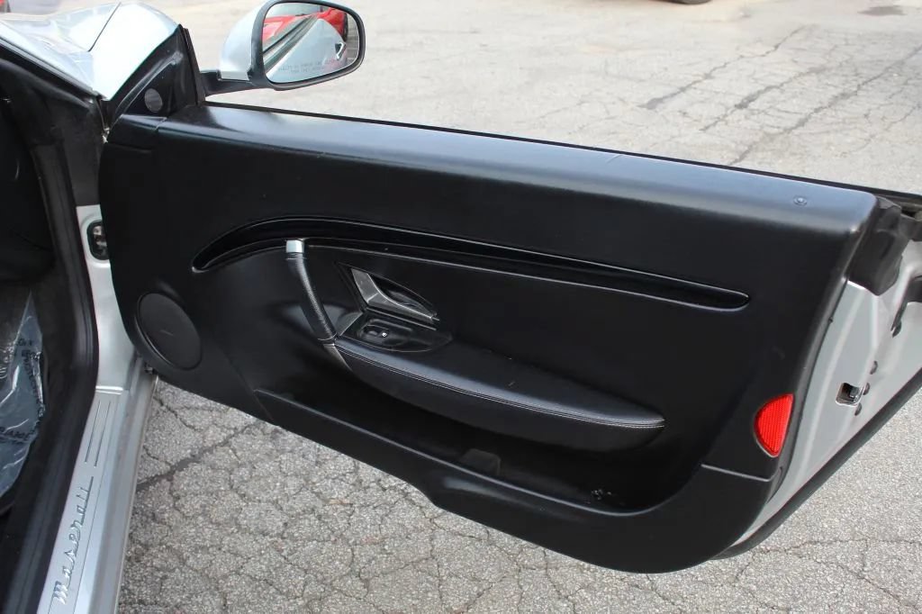 Used 2011 Maserati GranTurismo Convertible RWD image 34