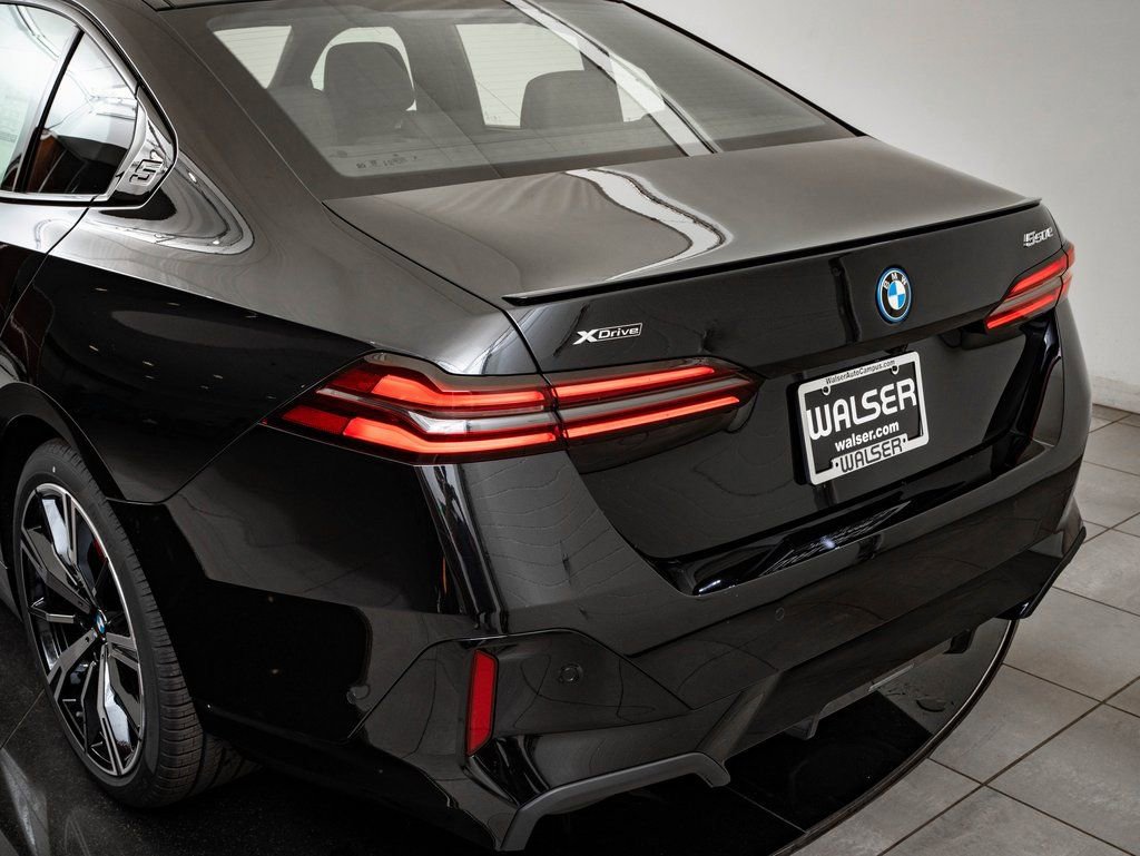 New 2026 BMW 550e xDrive image 18