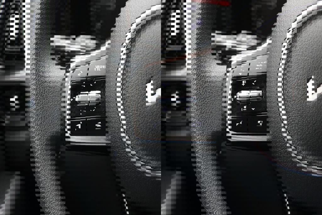 Used 2023 Kia Sorento LX image 19