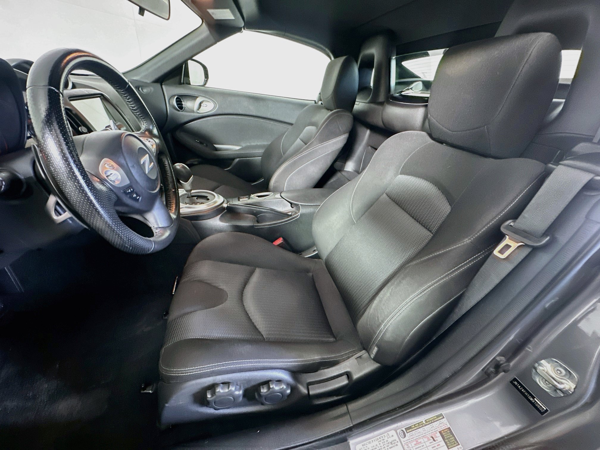 Used 2016 Nissan 370Z Roadster RWD image 13