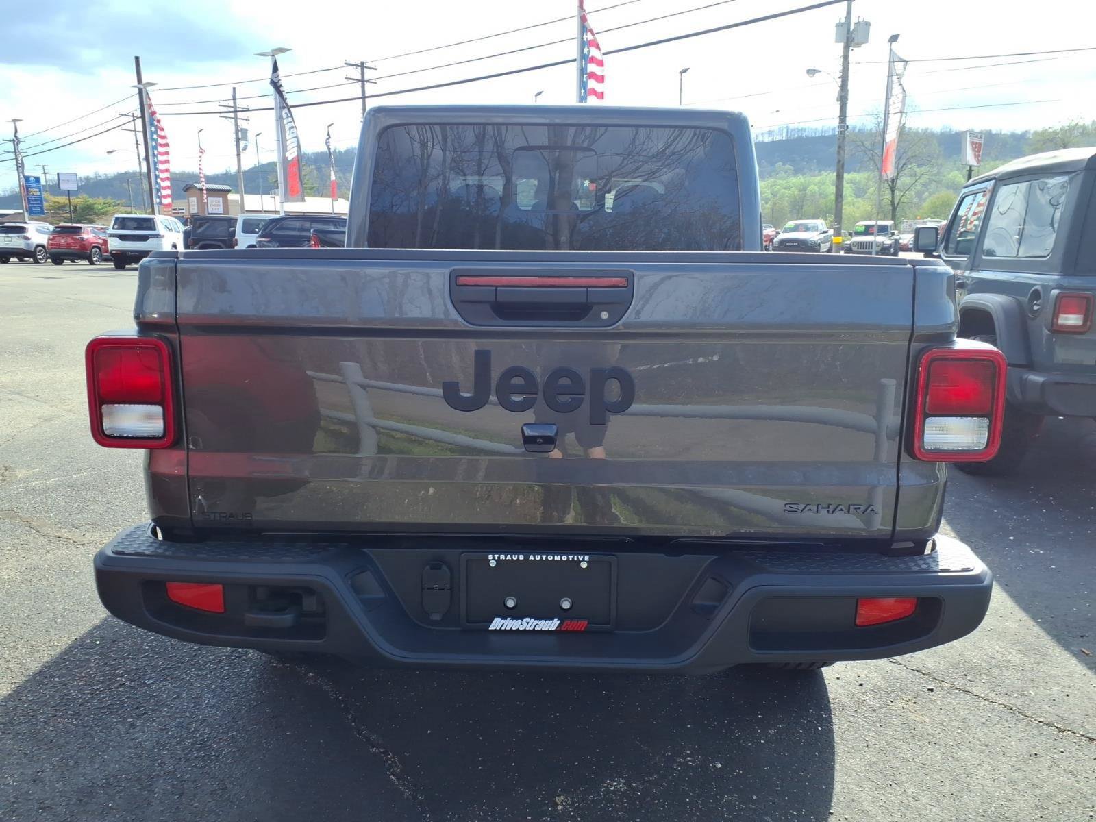 New 2026 Jeep Gladiator Sport AWD/4WD image 3