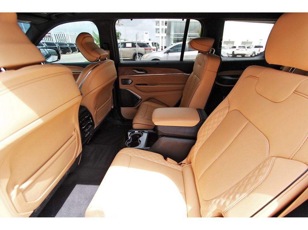 Used 2025 Jeep Grand Cherokee L Summit image 9