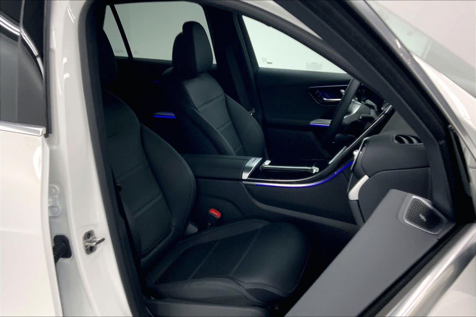 Used 2026 Mercedes-Benz GLC 300 image 2