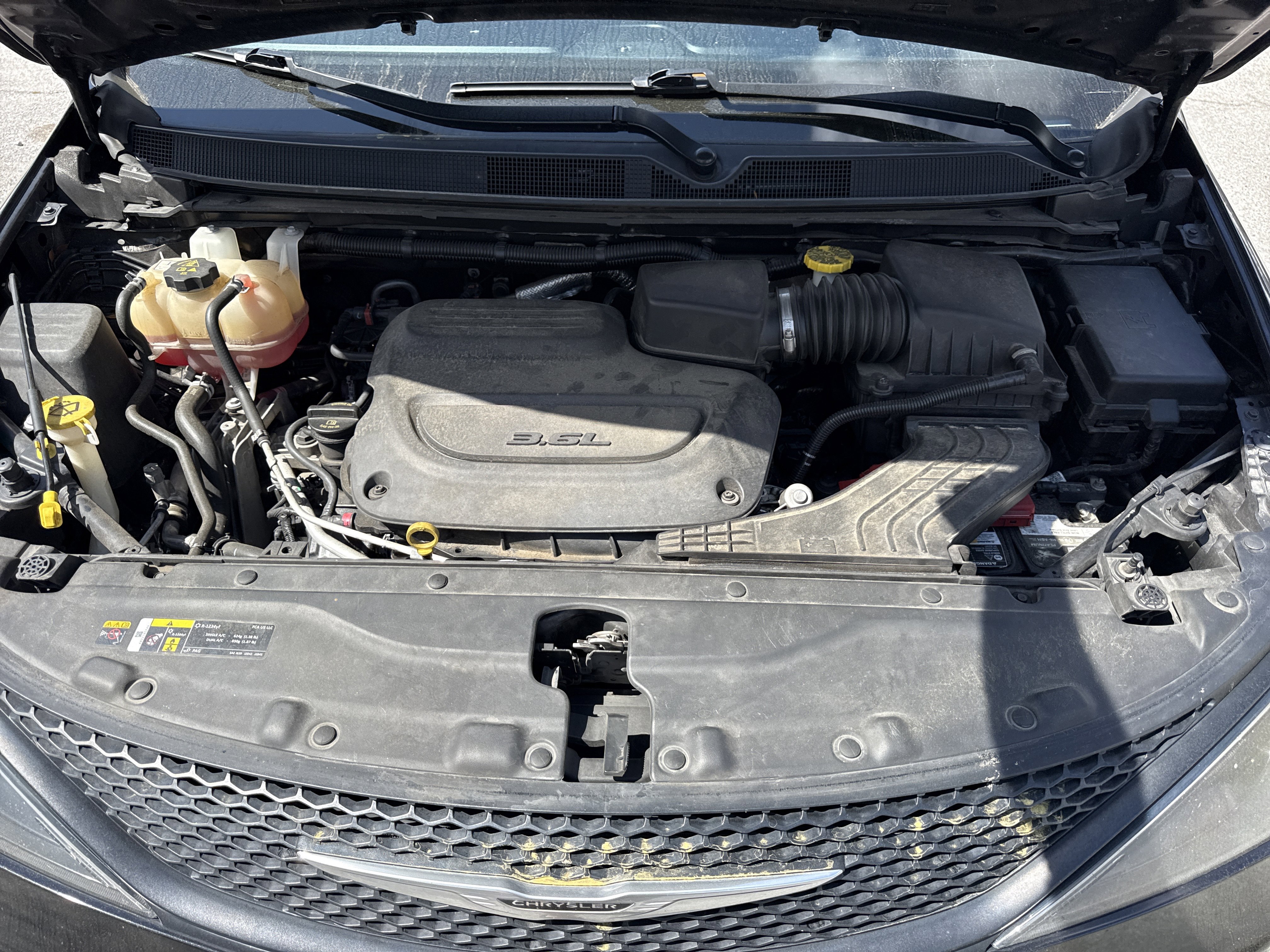 Used 2022 Chrysler Voyager LX image 39