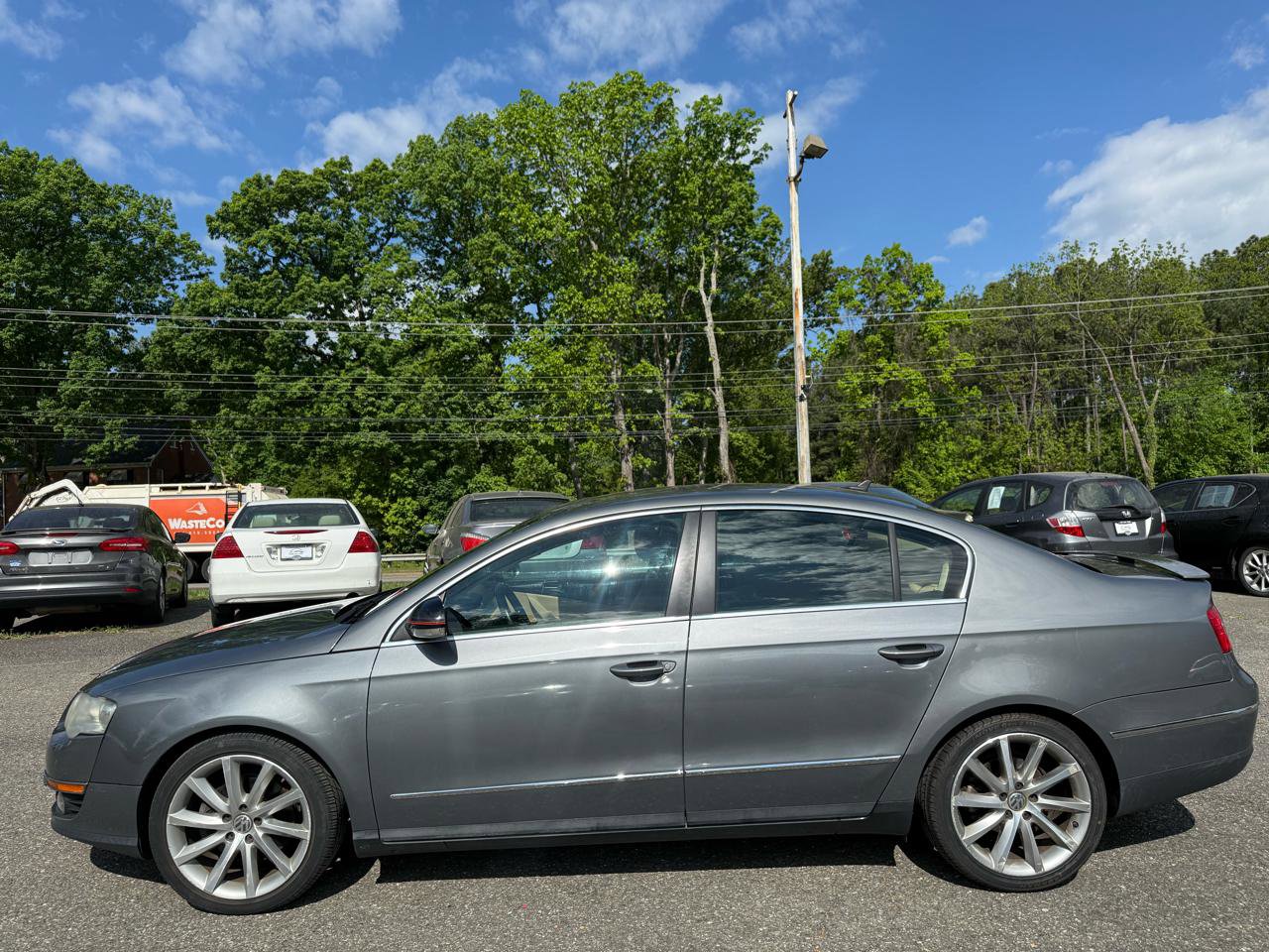 Used 2008 Volkswagen Passat VR6 FWD image 4