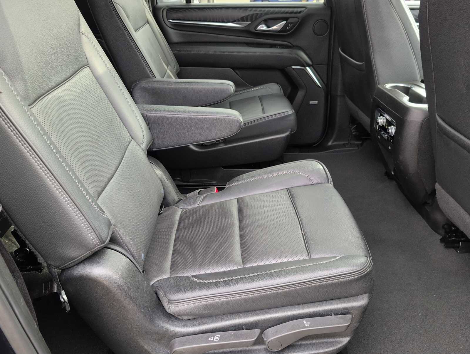 Used 2024 GMC Yukon XL Denali image 22