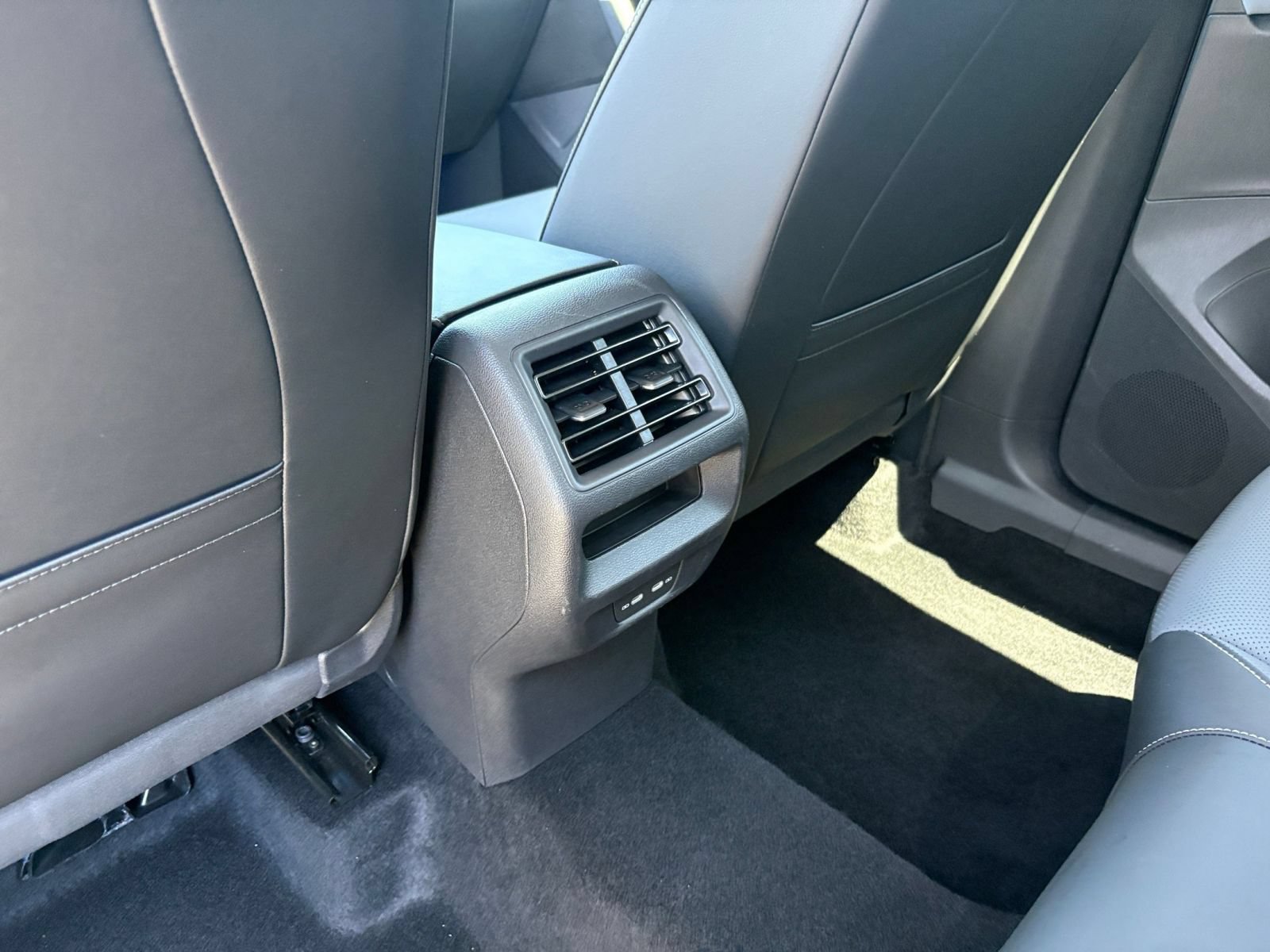 Used 2026 Volkswagen Tiguan SE AWD/4WD image 24
