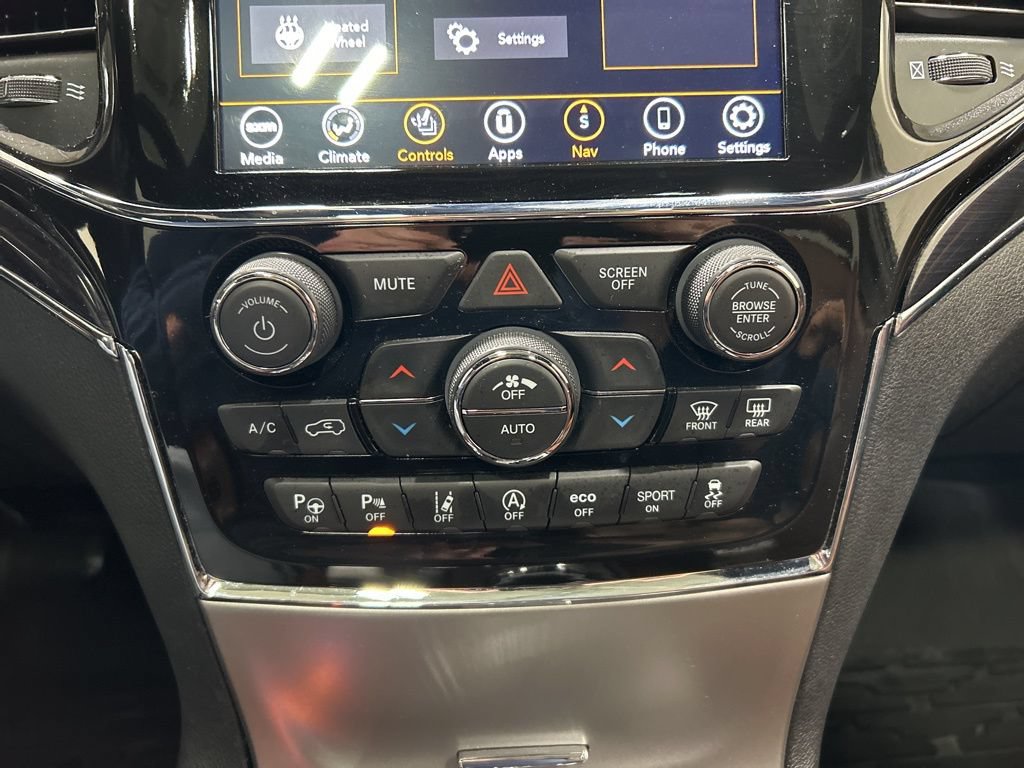 Used 2021 Jeep Grand Cherokee Overland AWD/4WD image 22