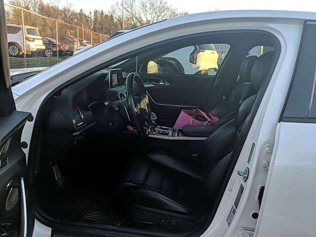 Used 2018 Kia Stinger GT2 image 11