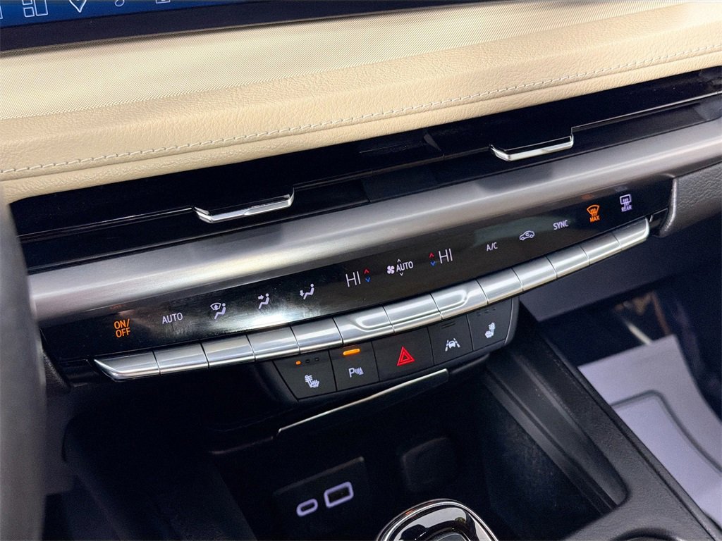 Used 2024 Cadillac XT4 Luxury image 16