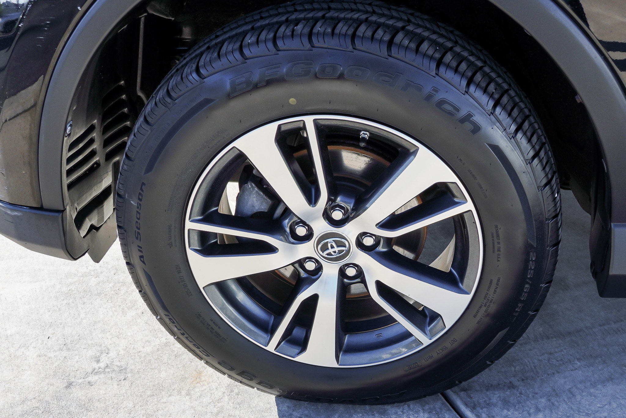 Used 2018 Toyota RAV4 XLE image 12