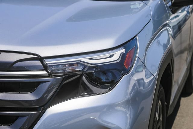Used 2025 Subaru Forester Premium AWD/4WD image 6