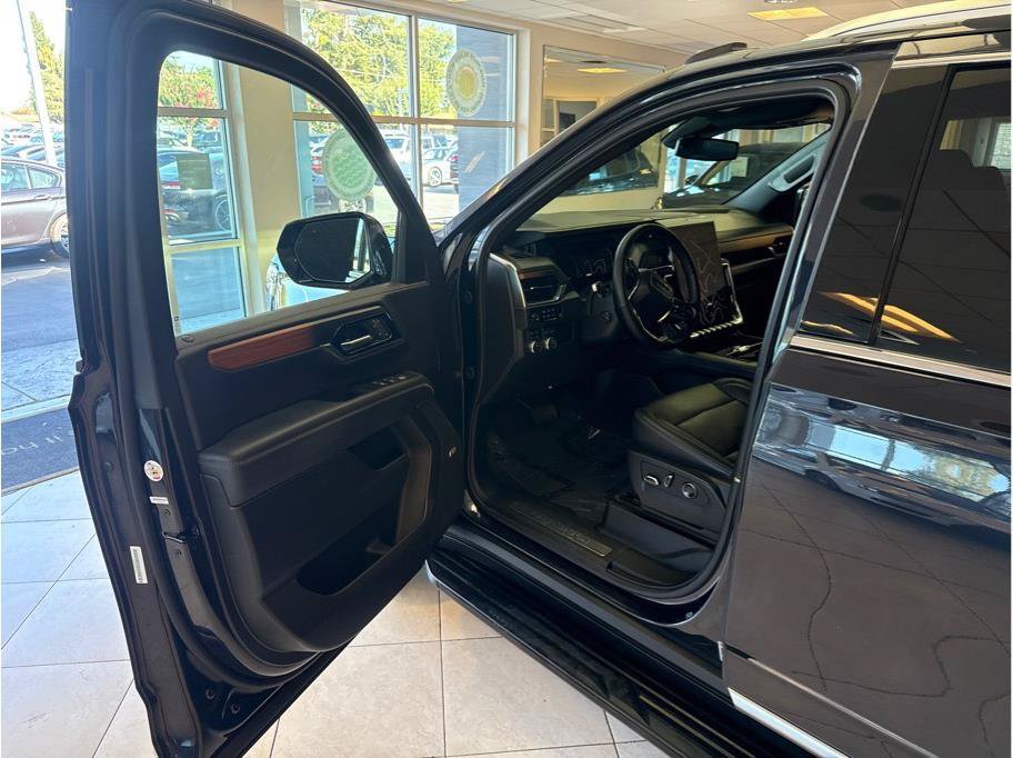 Used 2025 GMC Yukon Denali AWD/4WD image 9