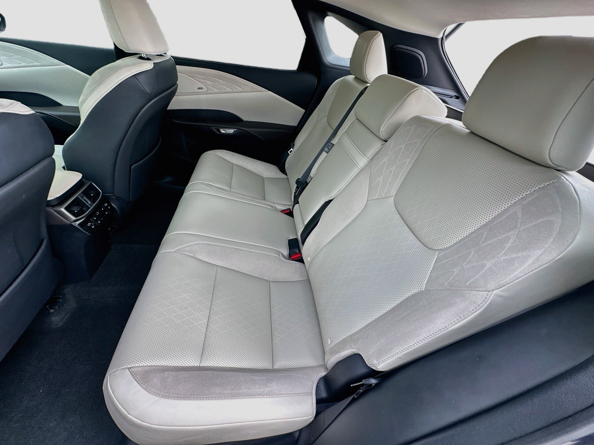 Used 2023 Lexus RX 350 FWD w/ Cold Area Package image 24