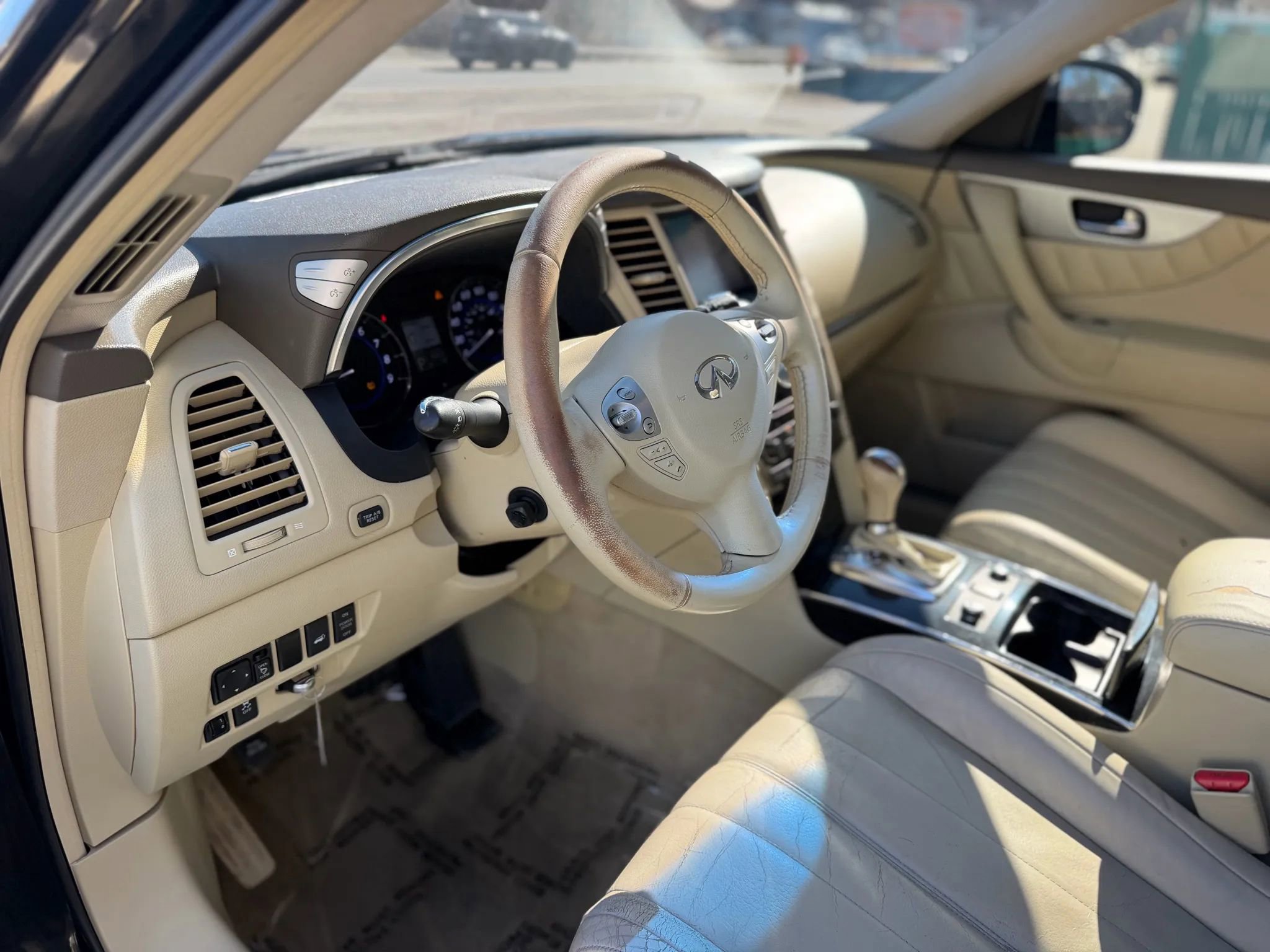 Used 2014 INFINITI QX70 3.7 Sport Utility 4D w/ Premium Package image 23