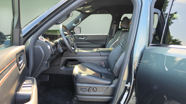 Used 2025 Nissan Armada PRO-4X AWD/4WD image 39