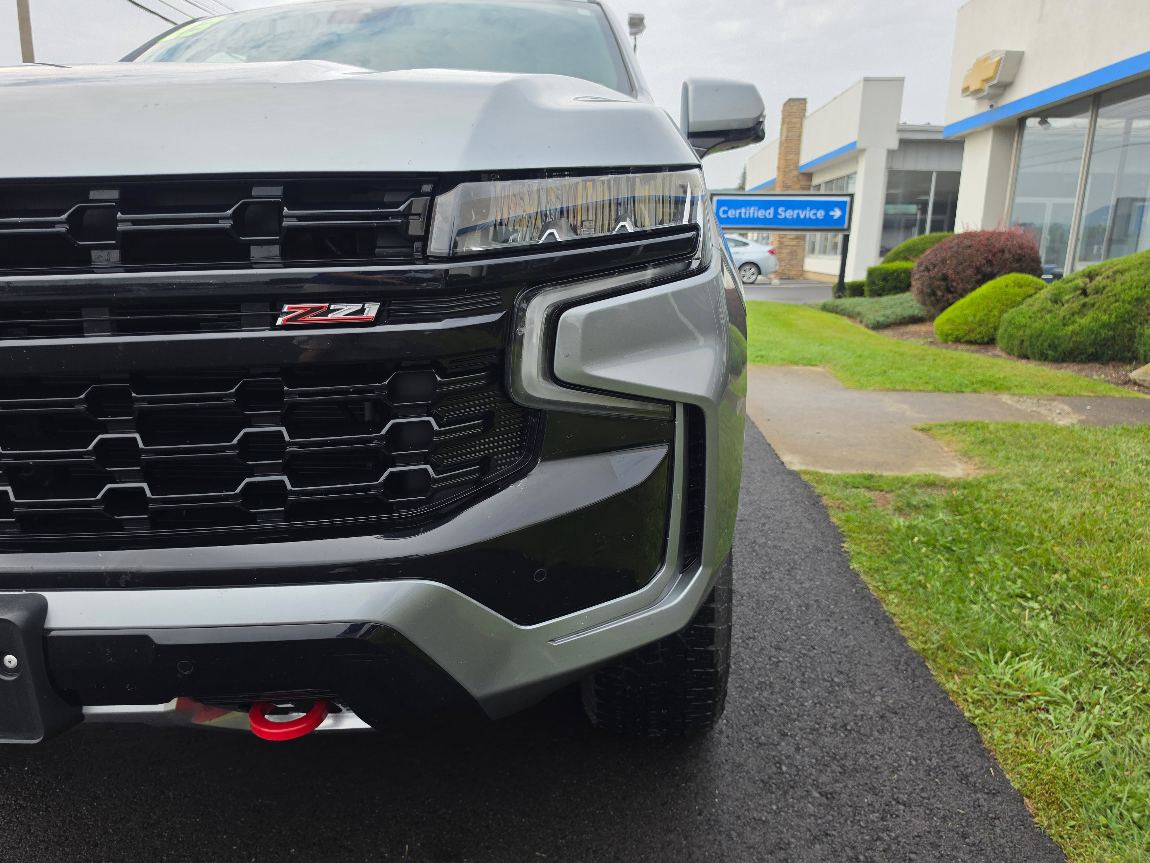 Used 2023 Chevrolet Suburban Z71 w/ Luxury Package AWD/4WD image 9