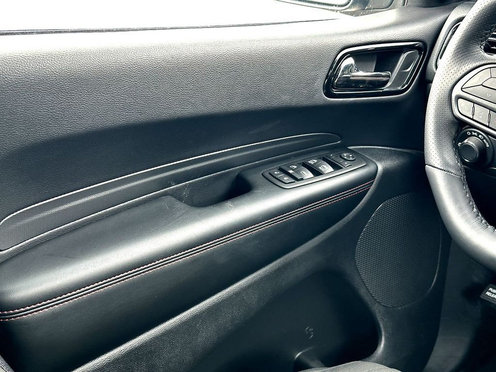 Used 2025 Dodge Durango GT RWD image 25