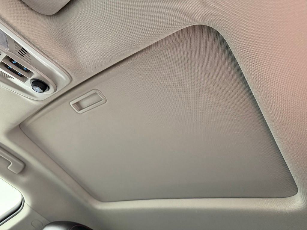 Used 2016 Chevrolet Equinox LTZ w/ Enhanced Convenience Package image 19