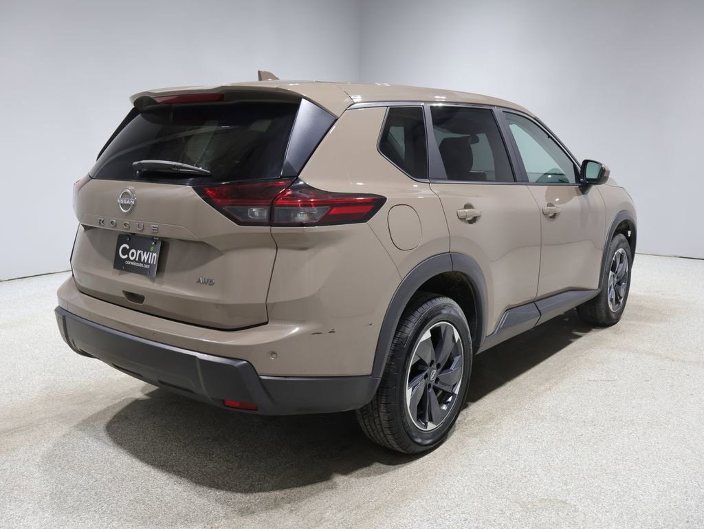 Used 2025 Nissan Rogue SV AWD/4WD image 2
