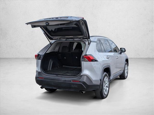 Used 2021 Toyota RAV4 LE FWD image 5