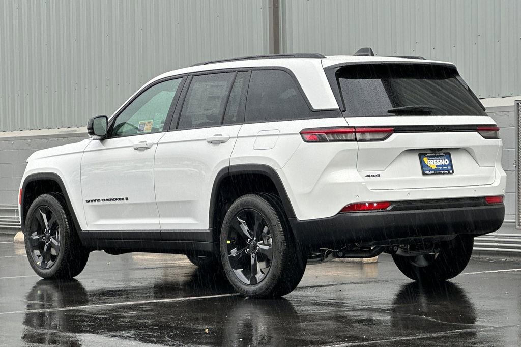 New 2025 Jeep Grand Cherokee Altitude image 6