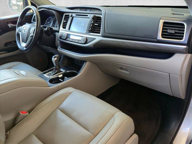 Used 2017 Toyota Highlander Limited Platinum FWD image 22