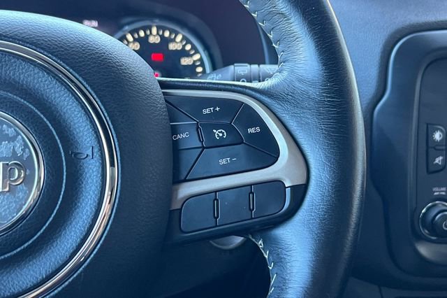 Used 2017 Jeep Renegade Limited image 31