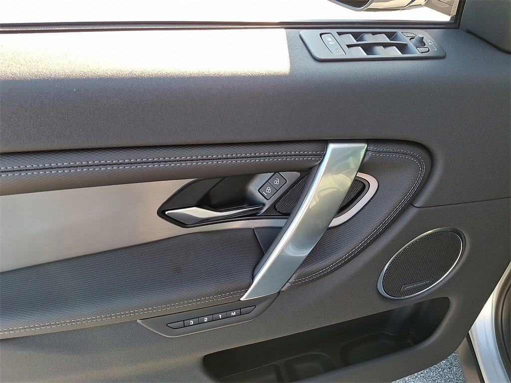 New 2025 Land Rover Discovery Sport Dynamic SE image 8