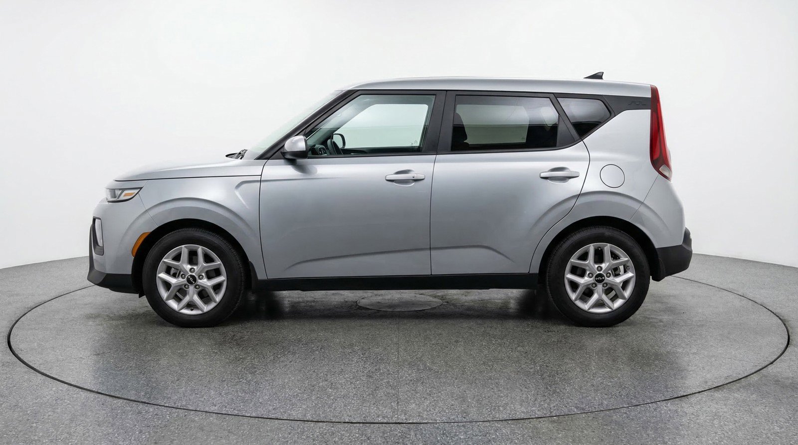 Used 2025 Kia Soul LX w/ LX Technology Package image 5
