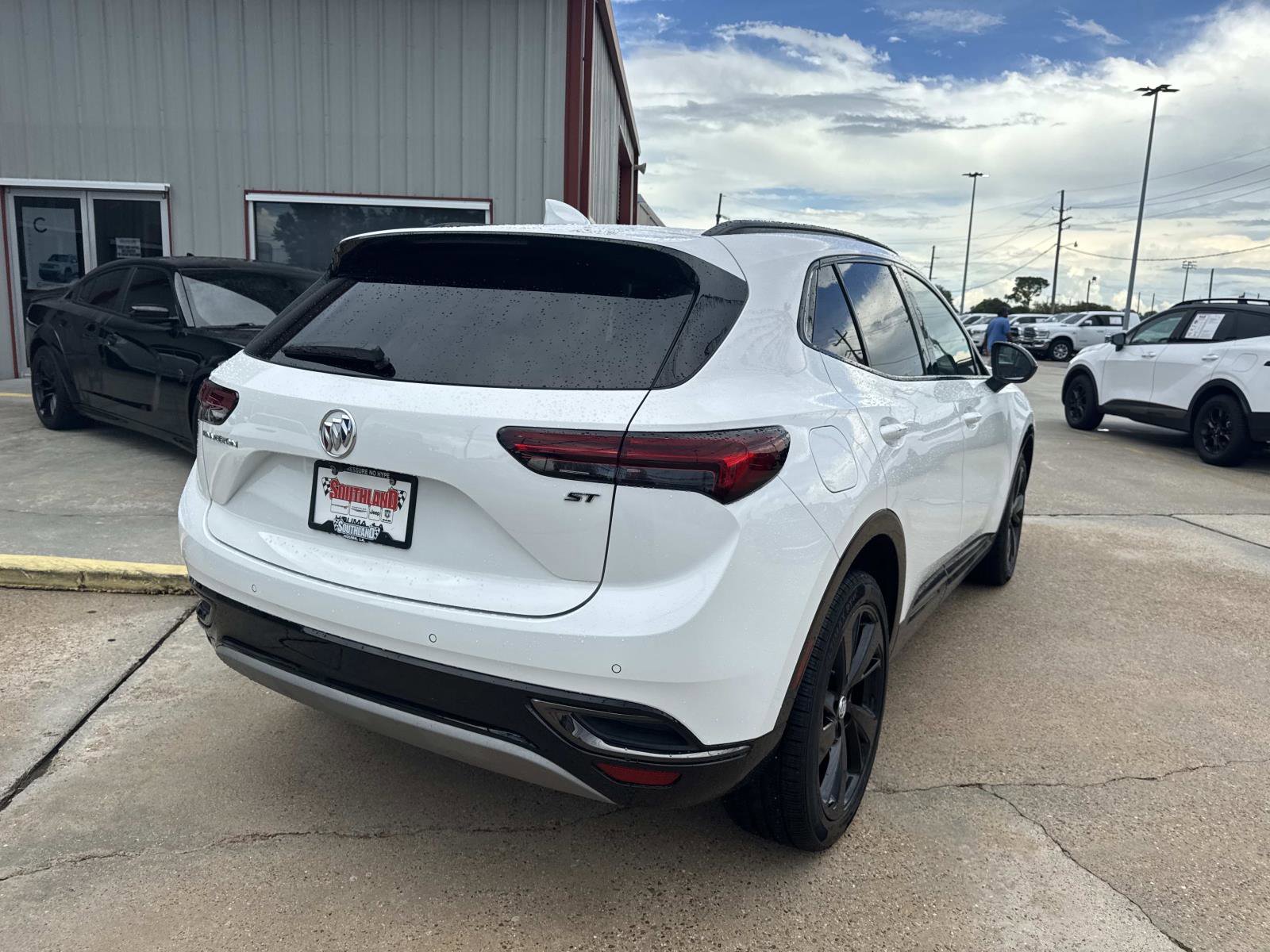 Used 2022 Buick Envision Essence w/ Sport Touring Package image 7