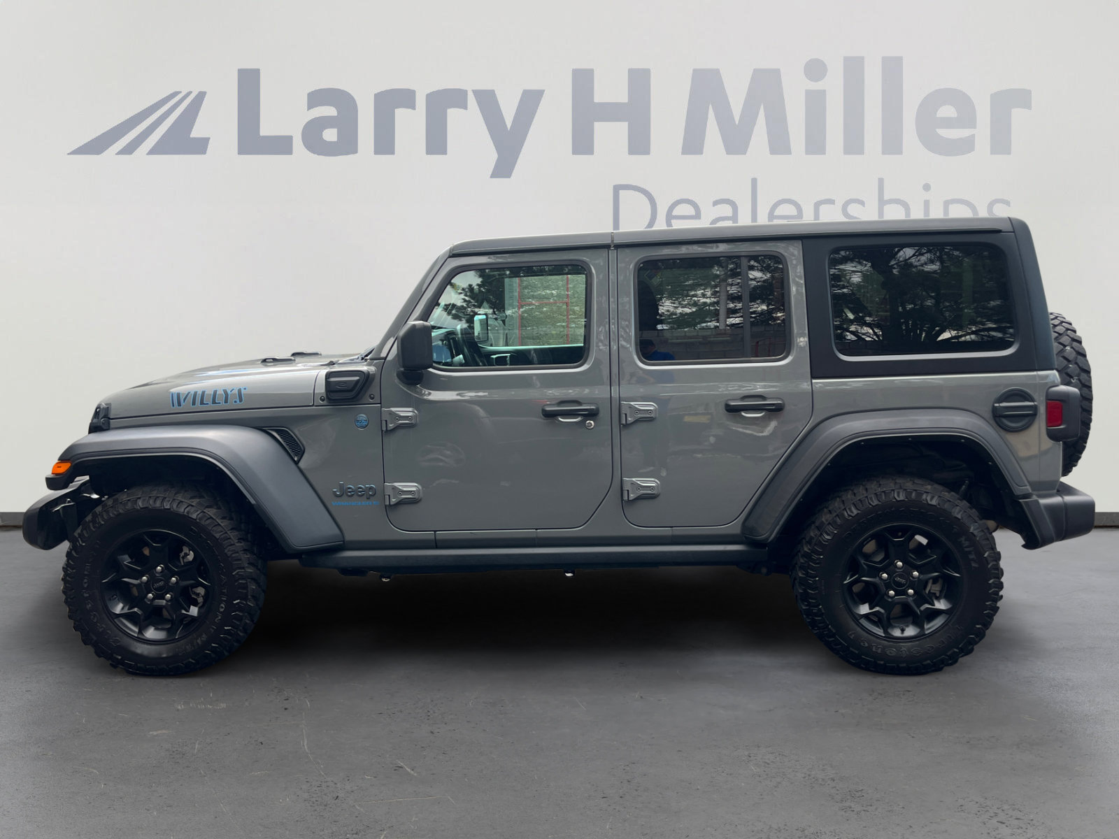 Used 2023 Jeep Wrangler Unlimited w/ Cold Weather Group AWD/4WD image 2