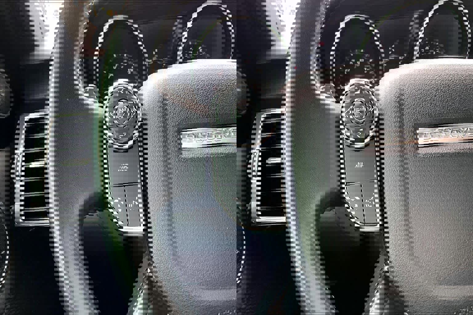 Used 2017 Land Rover Discovery HSE image 22