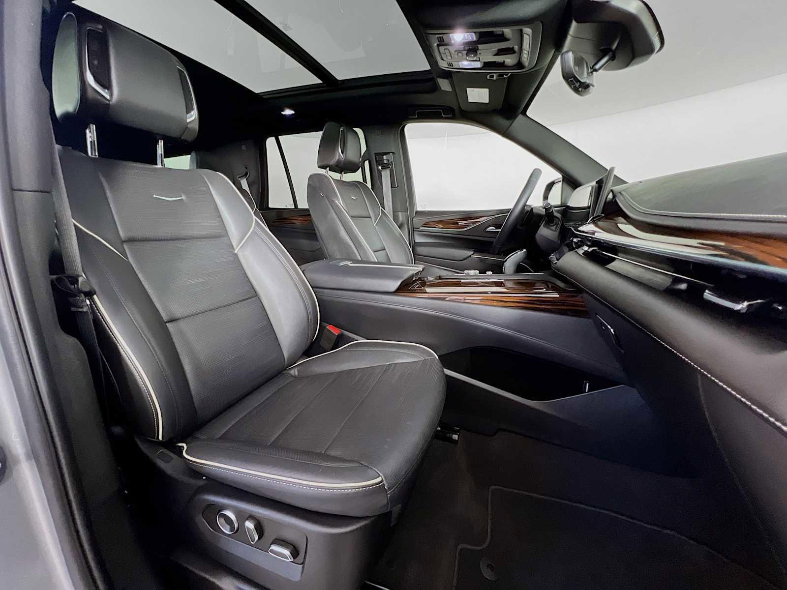 Used 2023 Cadillac Escalade Premium Luxury image 30