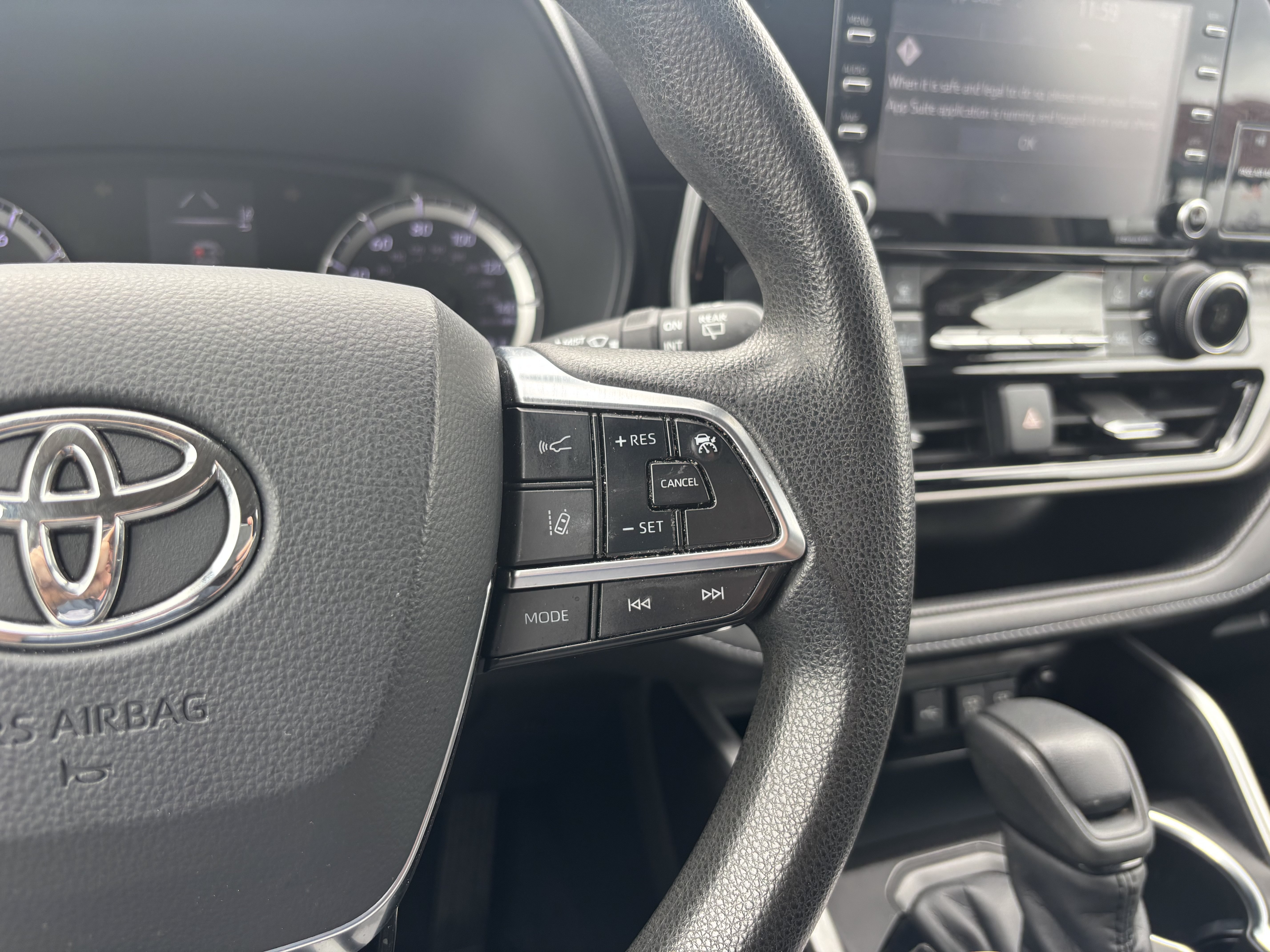 Used 2020 Toyota Highlander L FWD image 18